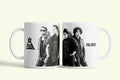 Fall Out Boy bögre fehér, fekete-fehér tagfotóval, fehér kerámia, egyedi nyomtatott mintával