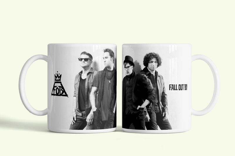 Fall Out Boy bögre fehér, fekete-fehér tagfotóval, fehér kerámia, egyedi nyomtatott mintával