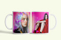 Billie Eilish bögre pink, színes hajú portréval, fehér kerámia, egyedi nyomtatott mintával