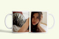 Dua Lipa bögre fekvő portréval, fehér kerámia, egyedi nyomtatott mintával