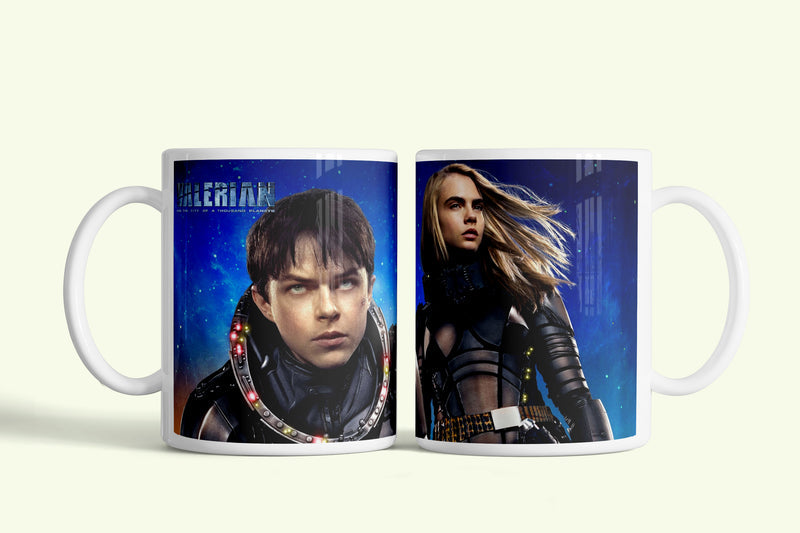Valerian és az ezer bolygó városa bögre szereplőkkel, fehér kerámia, egyedi nyomtatott mintával