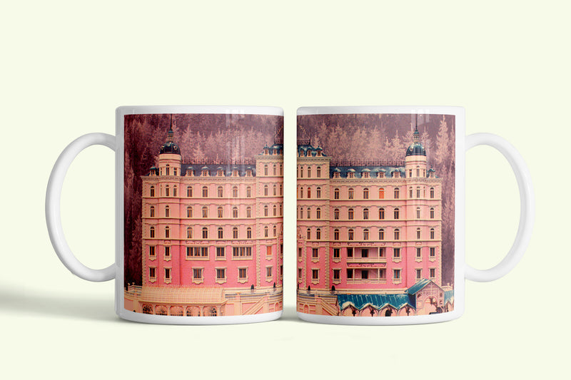 Grand Budapest Hotel bögre, fehér kerámia, egyedi nyomtatott mintával