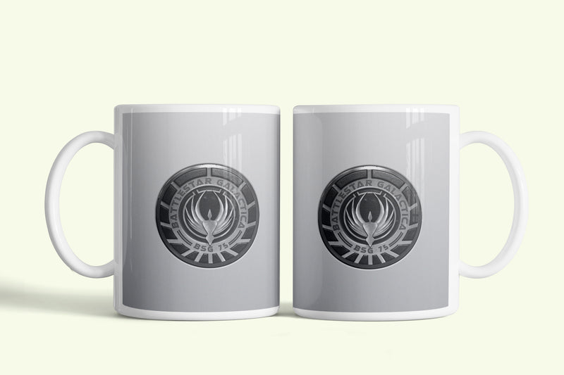Battlestar Galactica bögre szürke, címerrel, fehér kerámia, egyedi nyomtatott mintával