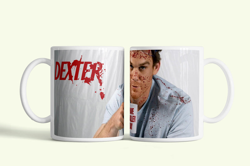 Dexter bögre véres inges Dexterrel, fehér kerámia, egyedi nyomtatott mintával
