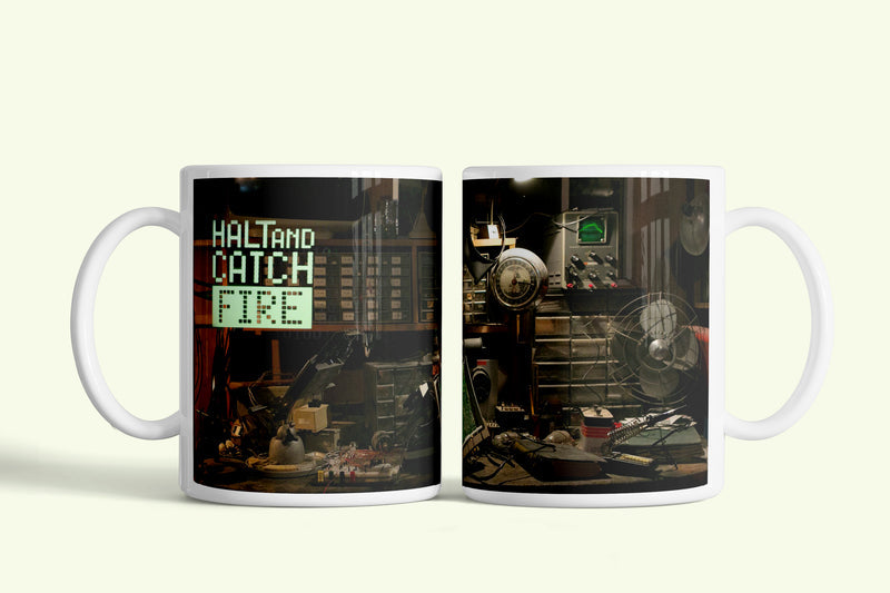 Halt and Catch Fire - CTRL nélkül bögre műhelyes jelenettel, fehér kerámia, egyedi nyomtatott mintával