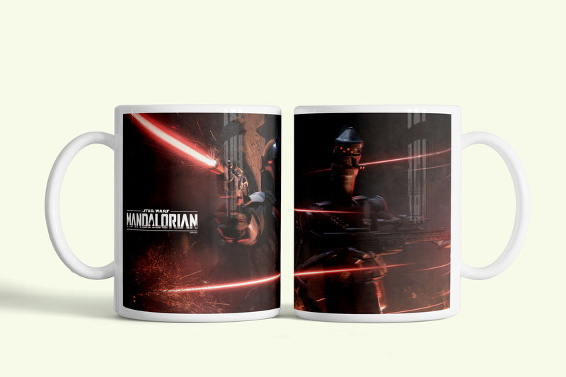 Mandalorian bögre piros lézeres harci jelenettel, fehér kerámia, egyedi nyomtatott mintával