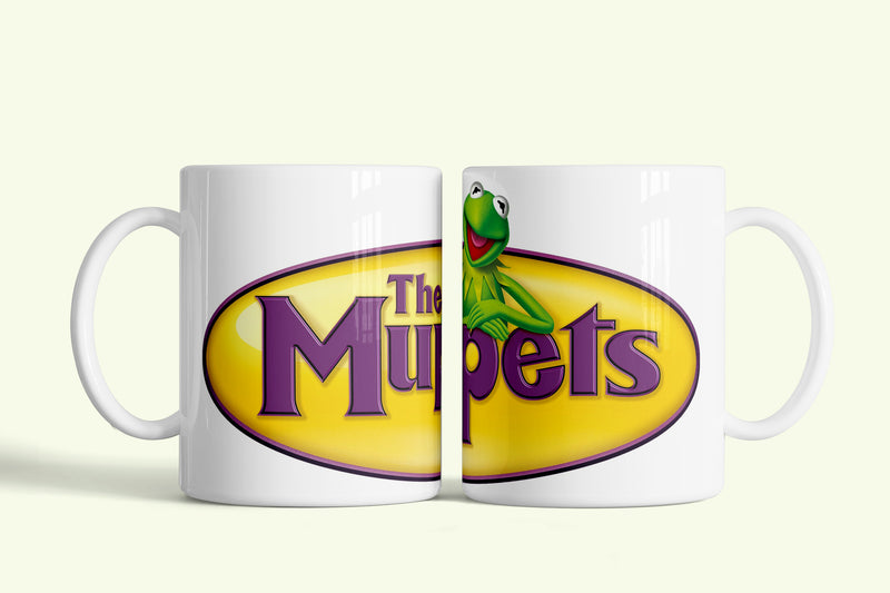 Muppet show bögre fehér, sárga „The Muppets” logóval, fehér kerámia, egyedi nyomtatott mintával