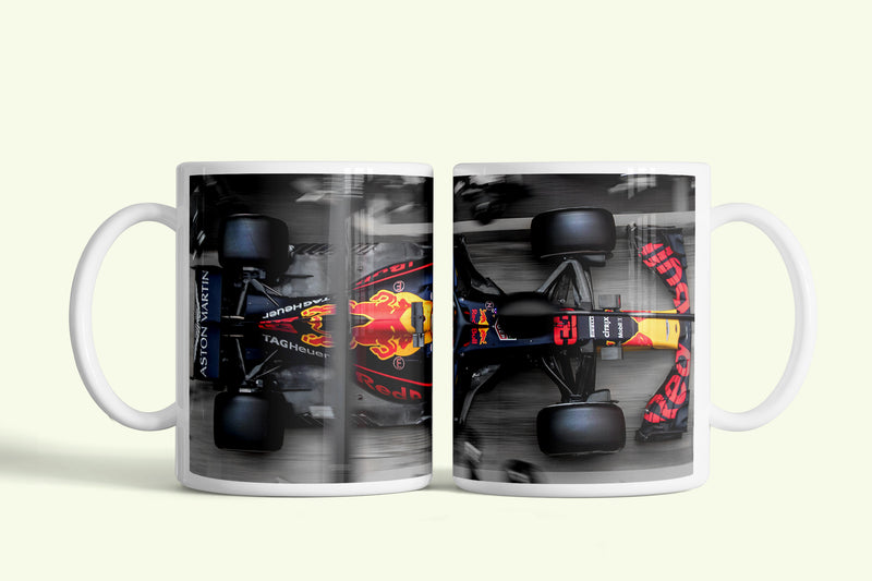 Red Bull Racing bögre felülnézeti F1 autóval, fehér kerámia, egyedi nyomtatott mintával