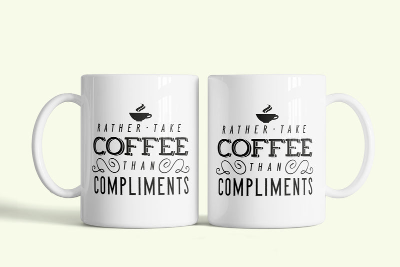 Angol feliratos bögre „Rather take coffee than compliments”, fehér kerámia, egyedi nyomtatott mintával