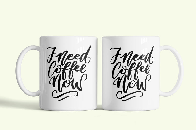 Angol feliratos bögre „I need coffee now”, fehér kerámia, egyedi nyomtatott mintával