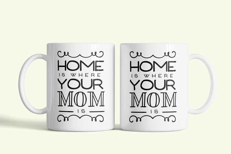 Angol feliratos bögre „Home is where your Mom is”, fehér kerámia, egyedi nyomtatott mintával