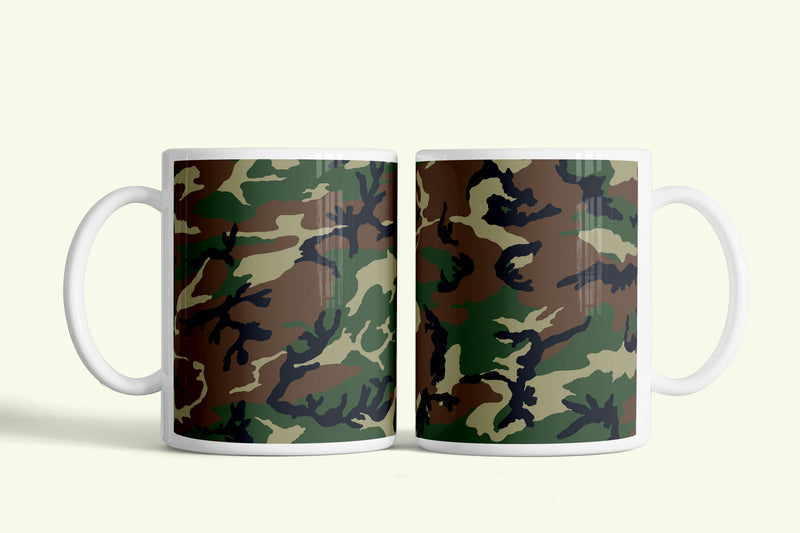 Camouflage bögre klasszikus zöld-barna terepmintával, fehér kerámia, egyedi nyomtatott mintával