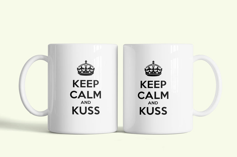 Keep Calm and Kuss több színben bögre, fehér kerámia, egyedi nyomtatott mintával