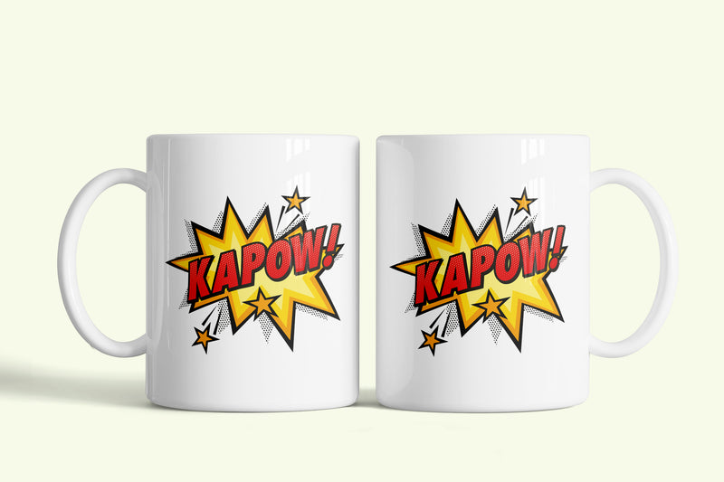 Képregényes bunyóbögre „KAPOW!” csillagokkal, fehér kerámia, egyedi nyomtatott mintával