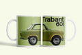 Trabant bögre olívzöld Trabant 601-gyel, fehér kerámia, egyedi nyomtatott mintával