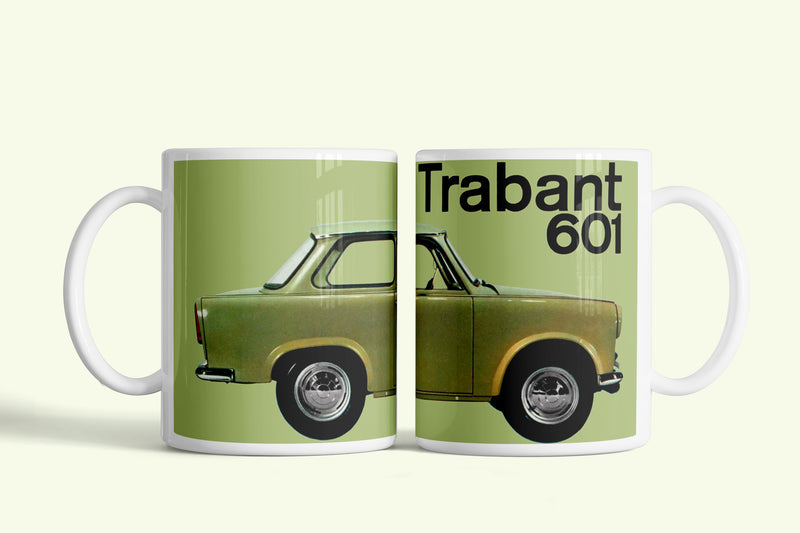Trabant bögre olívzöld Trabant 601-gyel, fehér kerámia, egyedi nyomtatott mintával